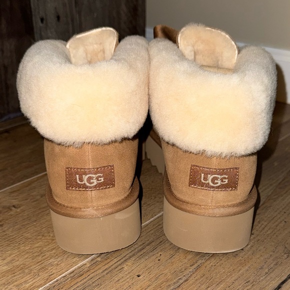 UGG Kalen Platform Boots - Picture 4 of 8